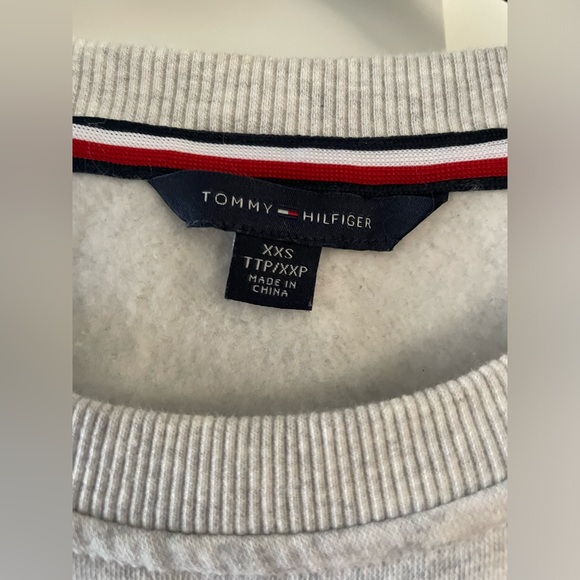 Tommy Hilfiger light gray sweatshirt with logo and cutout sleeves - Picture 3 of 6